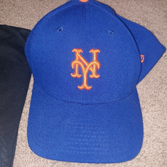 New York Knicks/METS gear (2) hats & crew t shirt main image 6